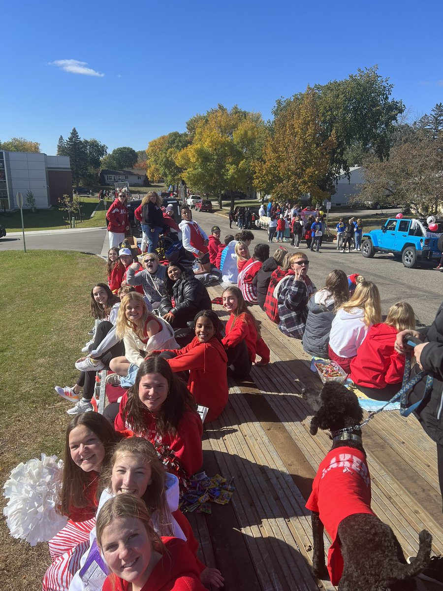 DlhsUnified's tweet photo. HOCO Parade! #lakerpride #unifiedschools #championsinlife https://t.co/E87g4oPsRW