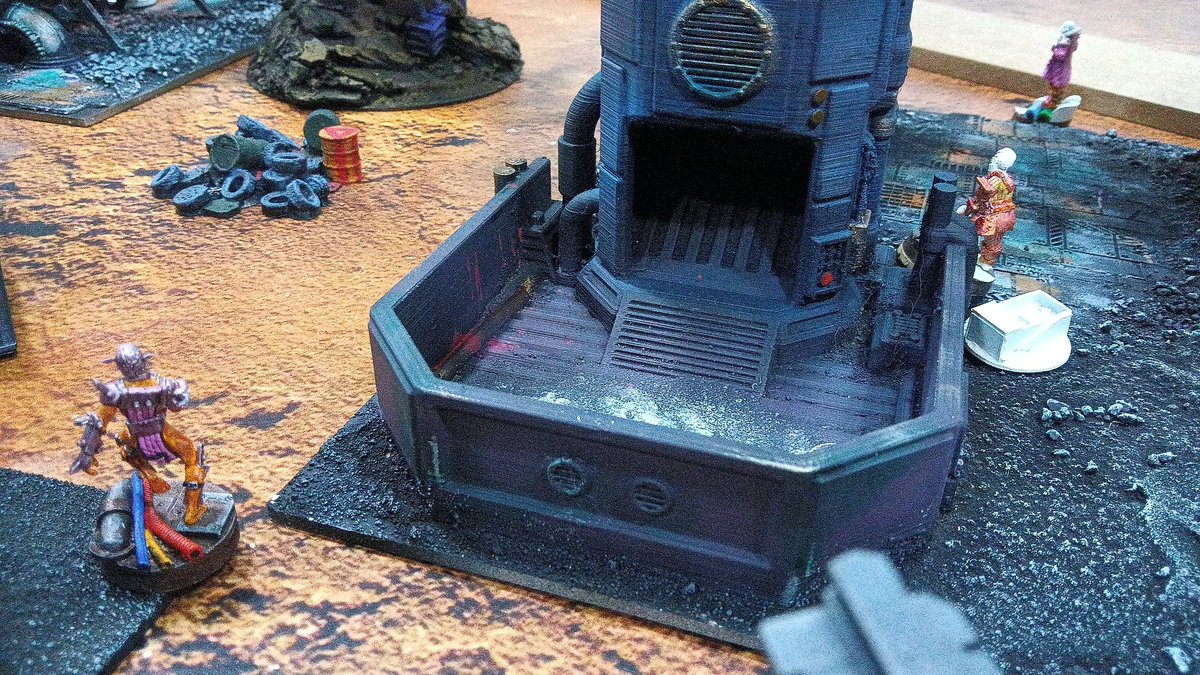 Habemus_Ludum's tweet photo. #quedadashabemusludum 
1/3
Nocturna de Punka. Un clásico: V Reich vs Mutardos. 
Misión: ¡Ataque!
@Punkapocalyptic #Punkapocalyptic #BadRollGames #Punka #VReich #Mutardos #ElParamo #LaLuchaSigue #postapocalyptic #apocalipse #apocalyptic https://t.co/rF5j1l82LA