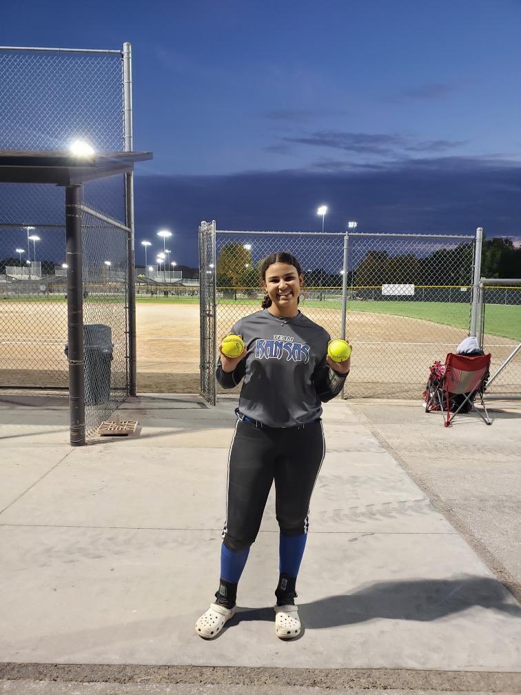 kansas_rodgers's tweet photo. Two absolute shots went deep tonight!!! We ๐ your hard work paying off!!! @jayla_green2024 #bombsquad #deepshots #teamkansas18u https://t.co/Y4wZtRpErs