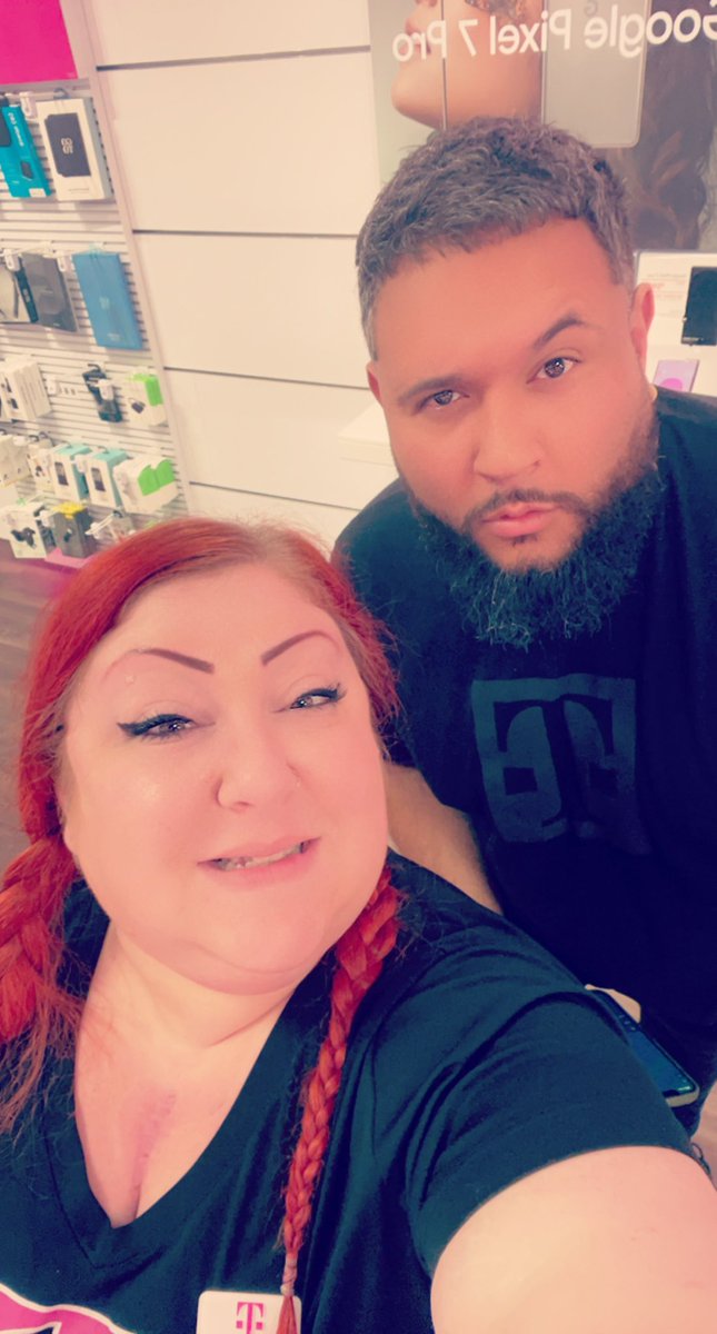 MarenMUA504's tweet photo. Still celebrating 5 wonderful magenta years!!!! @itsjonhernandez !!!!! #weclose #MagentaMafia https://t.co/uiCm5sBZcB