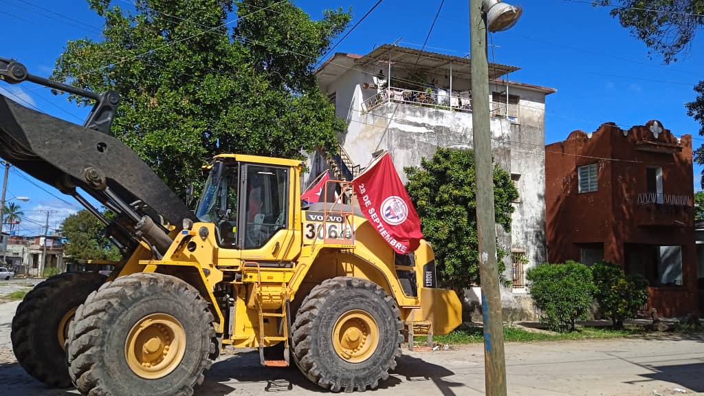 Misión Cumplida!!! El Consejo Popular Buena Vista en Playa concluyó sus jornadas de recuperación del Huracán Ian,  tenemos el barrio limpio ahora lo importante es mantener entre todos los vecinos el entorno bien ordenado. #FuerzaCuba #SoyCederista #62SiendoPueblo  <a href="/torres_iribar/">Luis Antonio Torres Iribar</a>