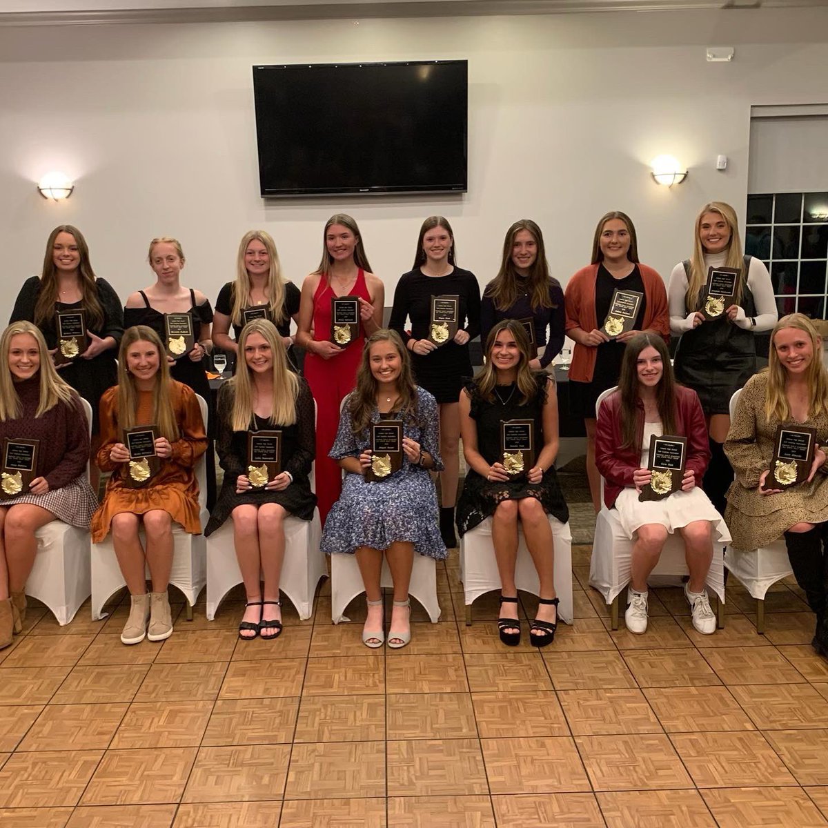 Congratulations to Senior Anna Robbins who was named to the Academic All-State Team from the Indiana High School Golf Coaches Association. The Indiana All-State team is comprised 17 athletes using a formula of SAT/ACT scores and GPA. Anna scored a 1270 SAT and has a GPA of 4.429!