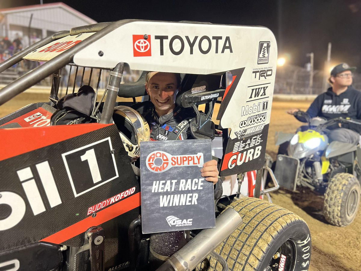 USACNation's tweet photo. Gassin' it up at Wayne County!โฝ๏ธ Here are tonight's #LefflerMemorial heat winners๐๐ฝ
@SimpsonRacing H1: @JustinGrant40
@csishocks H2: @EthanMitchell_
@PitStopUSA H3: @TMezdriftz
@RodEndSupply H4: @MichaelKofoid
@GSP_NA | @CookOut | @NosEnergyDrink | @AMSOILINC | @FloRacing https://t.co/HTGanq5hN7