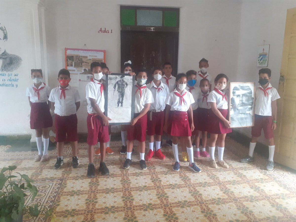 Educadores y educandos de la IE Primaria Cmdte Manuel Fajardo Rivero saludamos la jornada ideológica Camilo-Che.
<a href="/EpFajardo/">EP Comandante Manuel Fajardo Rivero</a>