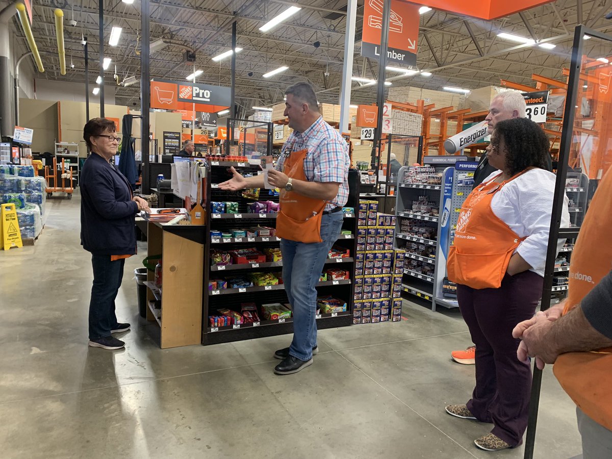 A lot of celebration and development with Team8981 today 👏🏻👏🏻 SM <a href="/yamahachickr6/">Amanda Greathouse</a> recognized for Doing The Right Thing <a href="/Stephan68335720/">Stephanie Hughey</a> <a href="/SilviuHD/">Silviu Sandru</a>