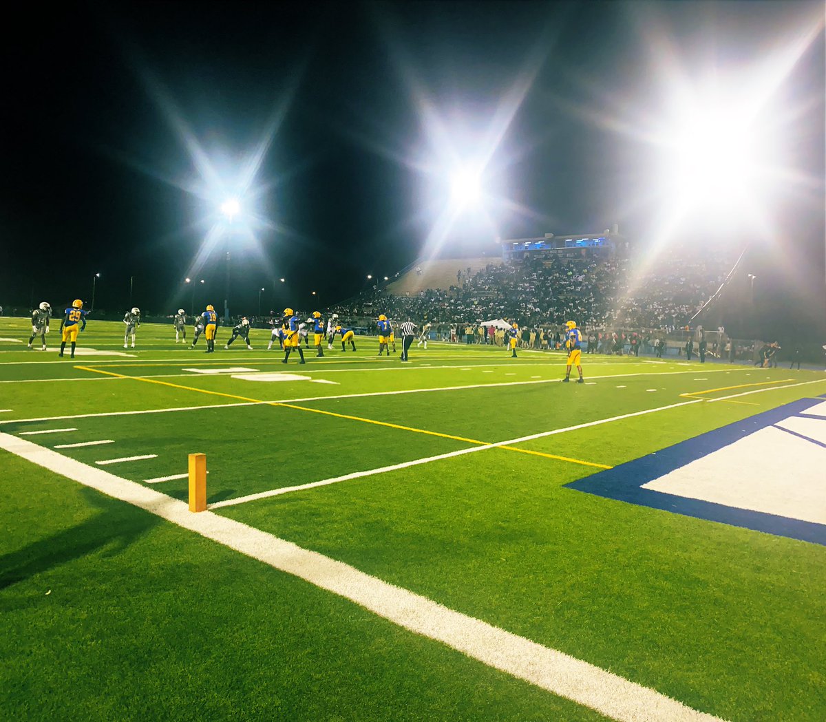 CoachT_CMU's tweet photo. Perfect weather and awesome atmosphere at #TheMecca to watch @Roc__Nation & @mnwbullsfootba1 square off! #FridayNightLights #Recruit2Win #DadeMade #STUFB https://t.co/lFgUtGGxj0