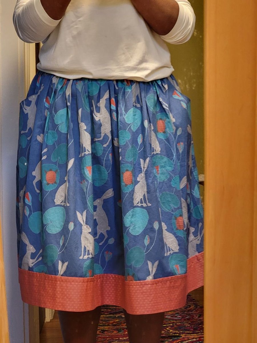 WordsmithMax's tweet photo. I took out the hem of this puppy (Cleo skirt, Made-By-Rae) 3 times last night. Went to sleep, dreamt how to put it on right, and voilà! Finished it before heading to school this morning. @Spoonflower #CatesSewModern https://t.co/9vo24CUMxO