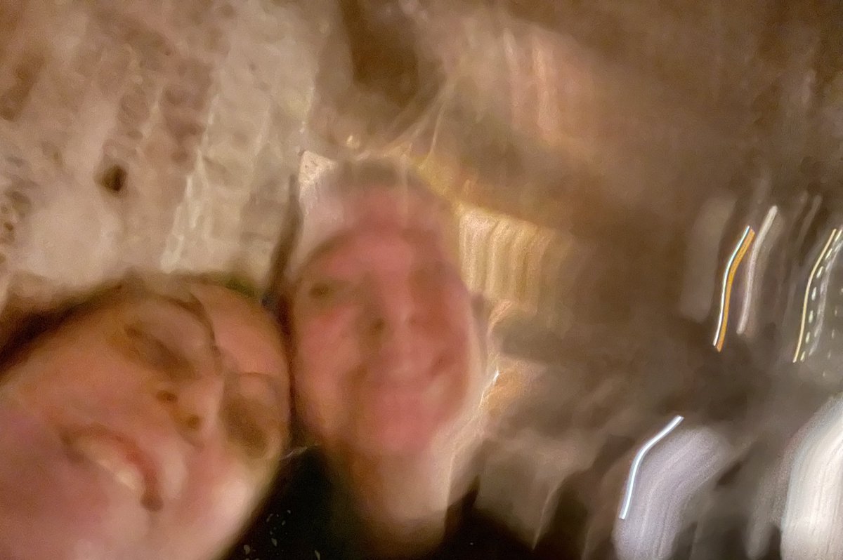 endkunst's tweet photo. @lateniteohje it’s funny weil ich hab noch dieses sehr misslungene selfie was wir versucht haben aber hey it’s a vibe 💓 https://t.co/D4vcz2qdqT