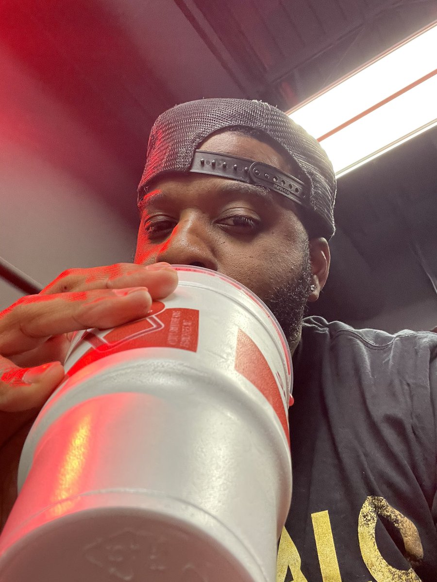 DeadEndHipHop's tweet photo. Tune in. Semifinals about to start!#OddFriday (Alchemist vs Alchemist) https://t.co/mhnwB7LK2G via @YouTube https://t.co/bN14uxkkzt