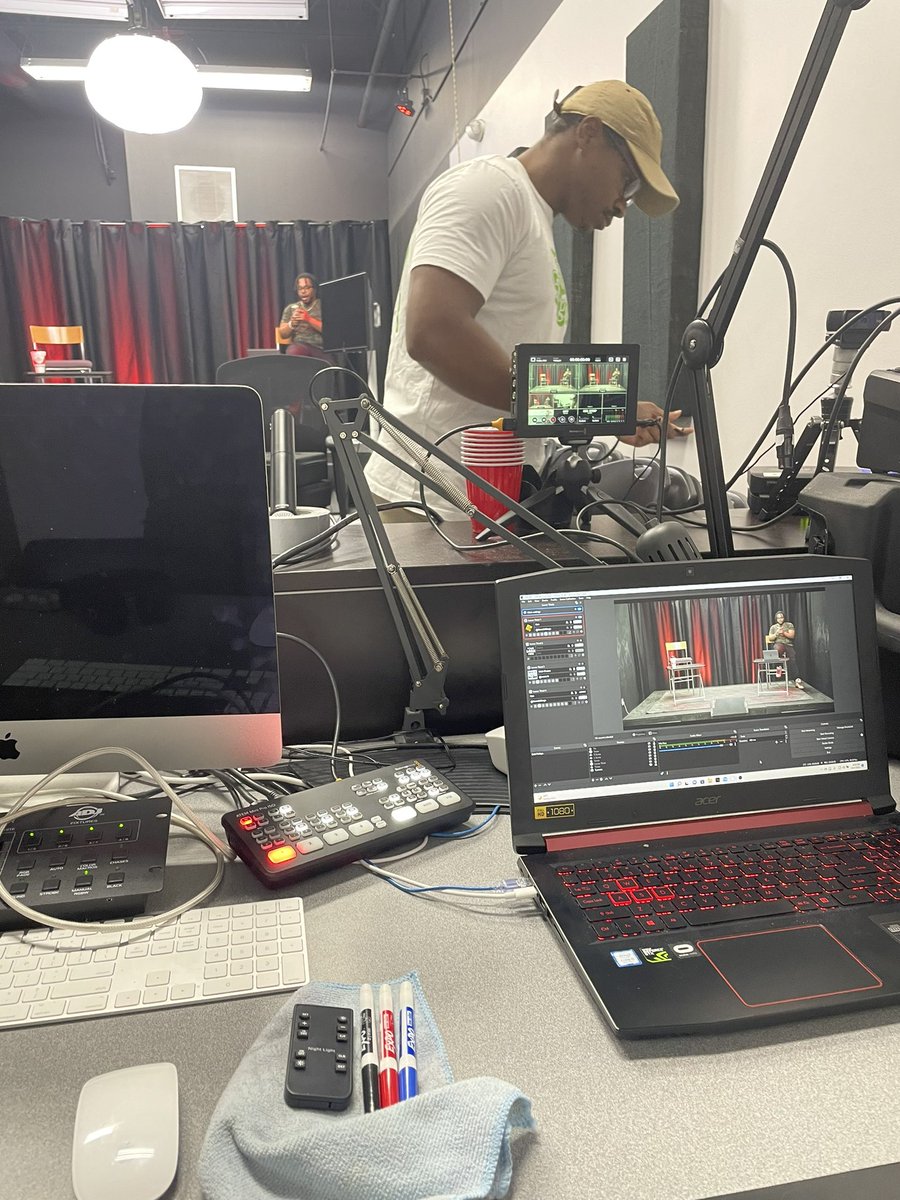 DeadEndHipHop's tweet photo. Tune in. Semifinals about to start!#OddFriday (Alchemist vs Alchemist) https://t.co/mhnwB7LK2G via @YouTube https://t.co/bN14uxkkzt