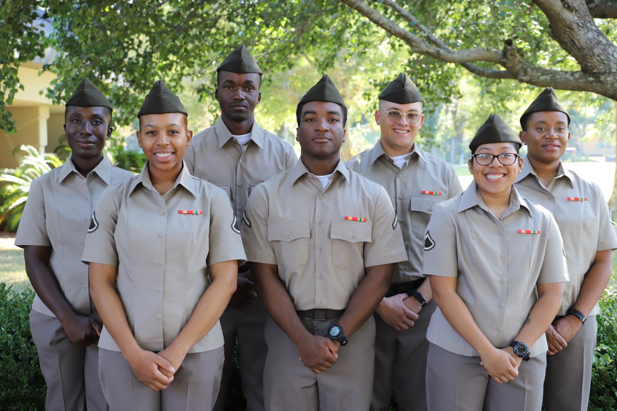 gulfcoastcobra's tweet photo. Class 22-52 graduated today! Congratulations and Welcome to the #EngineerRegiment! Essayons!
@169EN_Battalion @1stENBDE @USAEnReg https://t.co/wqFZ0NmrNO