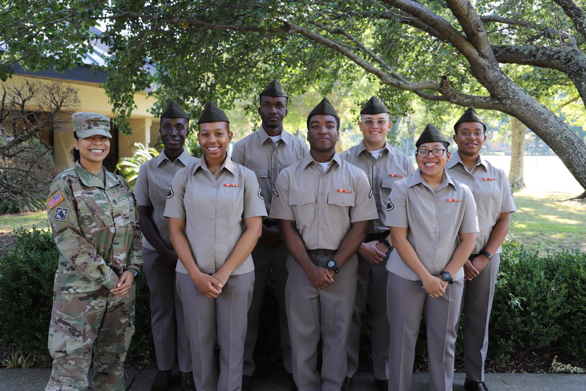 gulfcoastcobra's tweet photo. Class 22-52 graduated today! Congratulations and Welcome to the #EngineerRegiment! Essayons!
@169EN_Battalion @1stENBDE @USAEnReg https://t.co/wqFZ0NmrNO