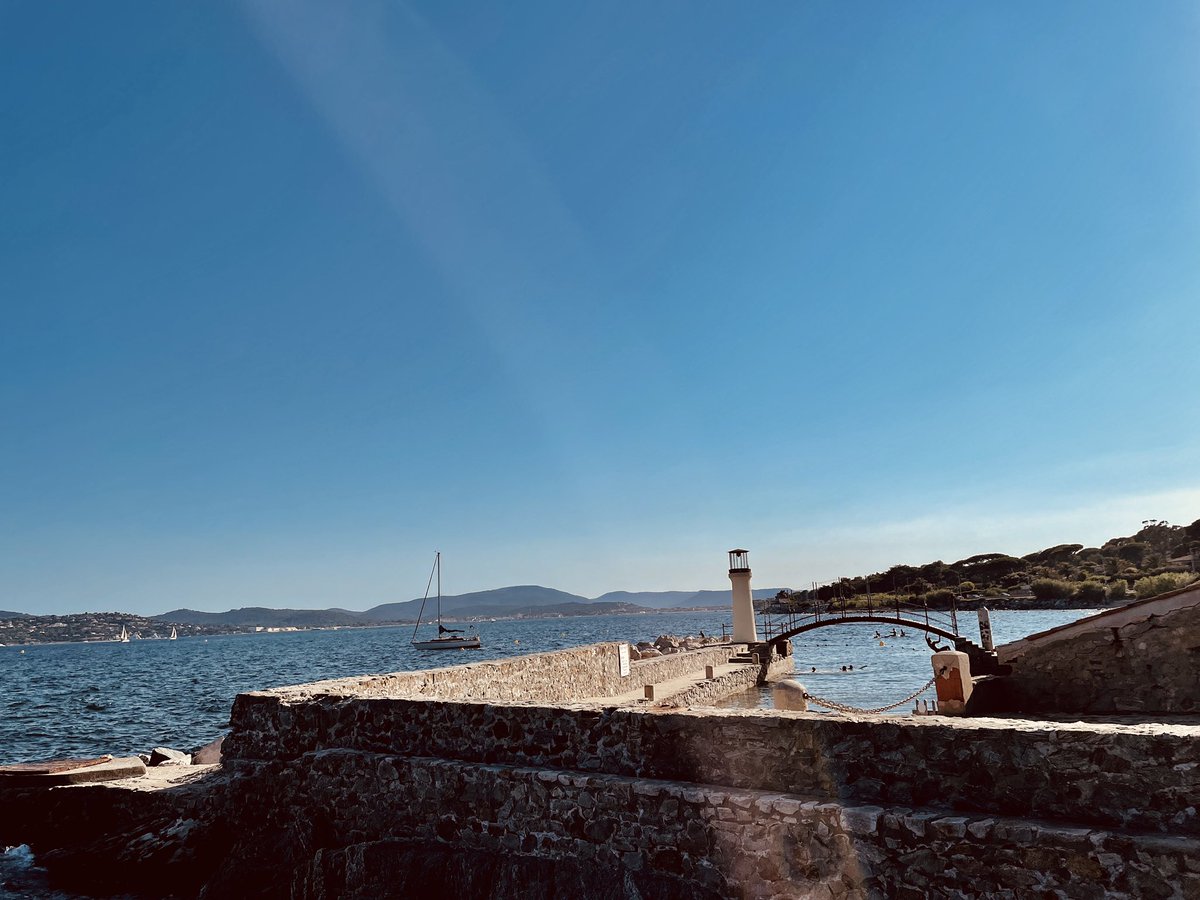 Citizenmagpie's tweet photo. Tiny bridge unabridged
Lighthouse in arrested development
Carefree walls waltzing sum-mer-sault.
#photographer #photography #haiku #wordsmith #wordplay #worldaround #childlike #poetry #seaside #haiku #rainbow #gossamer https://t.co/XiSpV16xkI