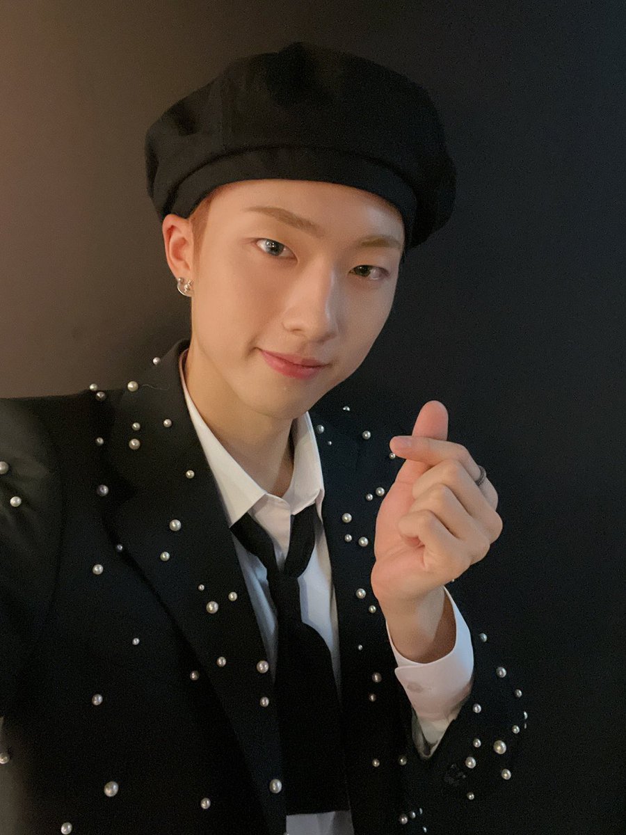 studioguage's tweet photo. P1Harmony wearing STUDIO GUAGE Jacket 

🫧🖤🎂

#studioguage #스튜디오구아지 #피원하모니 #피원하모니지웅 #JIUNG #p1harmonyjiung https://t.co/ZvnohdeIAO