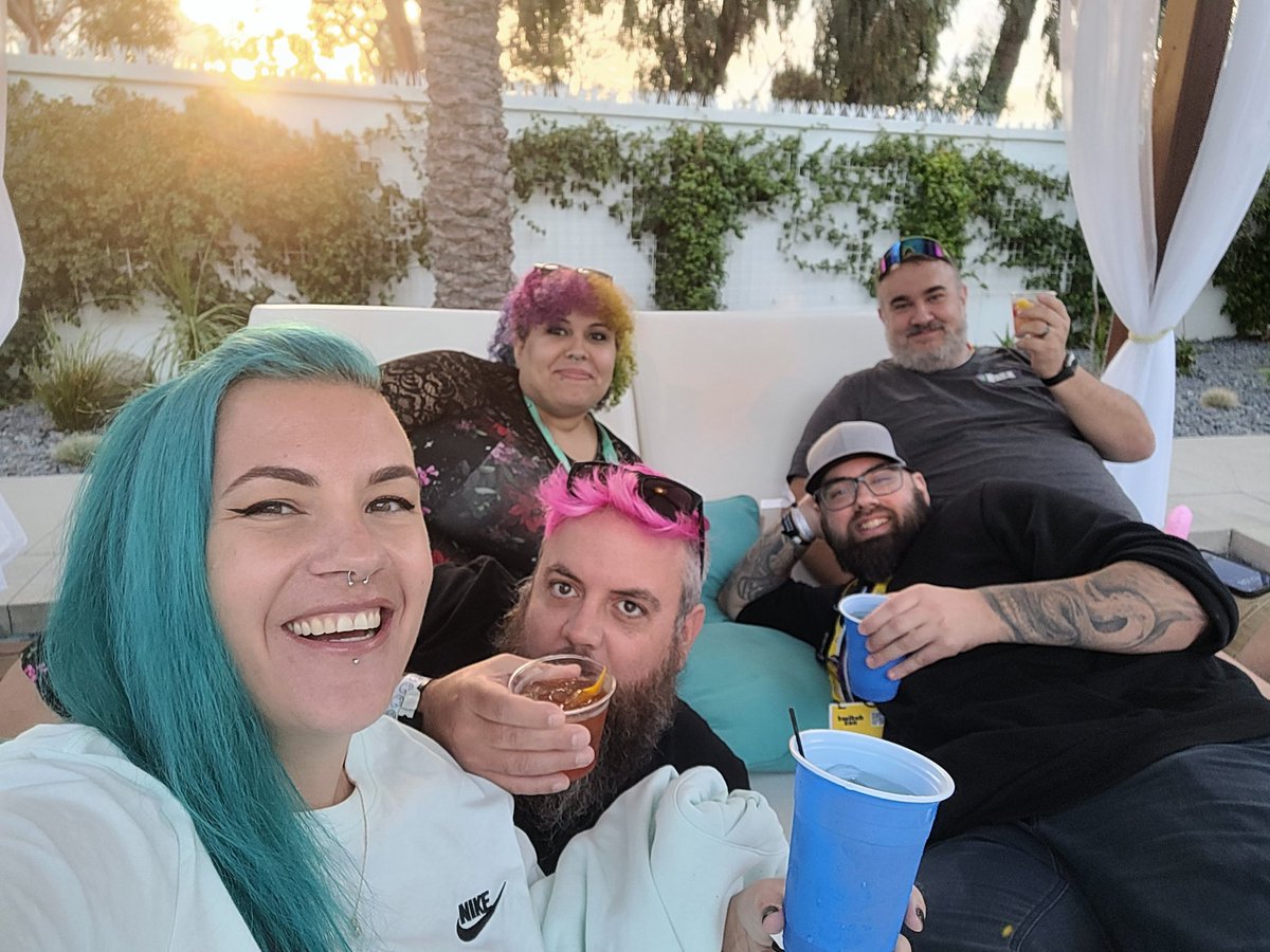 XStarWake's tweet photo. The party at @FourthwallHQ make us feel like rockstars! #fourthwalloasis #fourthwallfam https://t.co/eMgi1mwS6x