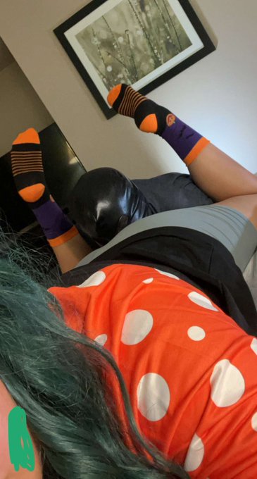 It&rsquo;s spooky season 🎃 I&rsquo;m giving him some treats&hellip; 😈 https://t.co/pVydIGskhC