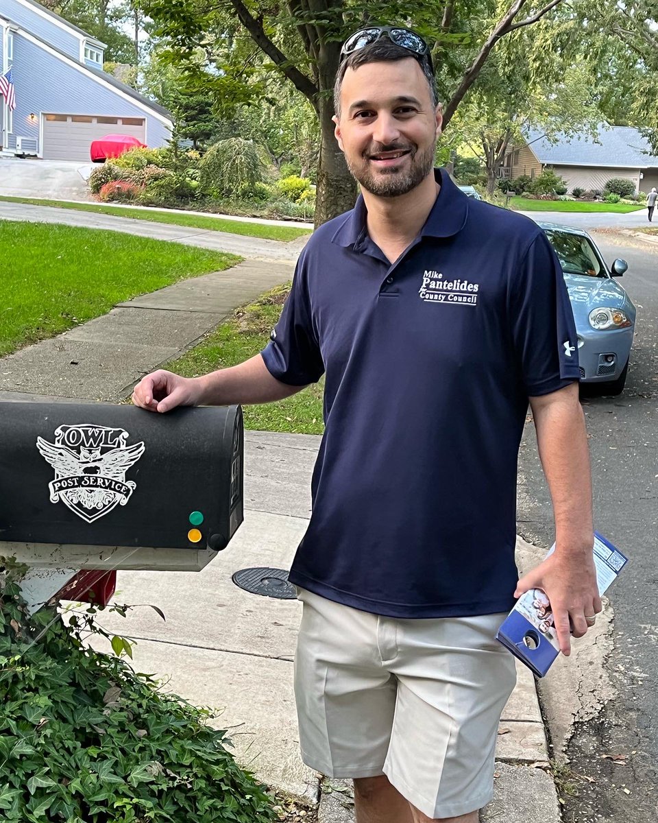 VotePantelides's tweet photo. I love door knocking and talking with neighbors.

You see some interesting things like Harry Potter themed houses. You have to be careful that weeping willow almost got me. #annapolis #mikeforcountycouncil @NaptownScoop #thecapitalgazette @VotePantelides @eyeonannapolis https://t.co/F7eooyIFpI