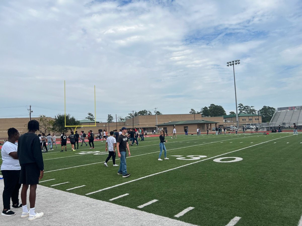 CHS_CISD's tweet photo. What a great day today at CHS celebrating students and staff! Behavior Bash was a huge success and Food truck Friday was loved by all staff. #theClevelandISDway #CommittedToSuccess #tribepride https://t.co/MxYxJC1PR4