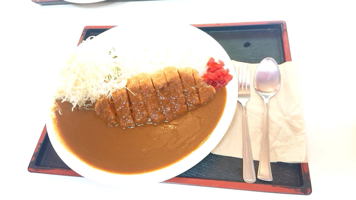 MKANGTAM's tweet photo. 東御市「鹿曲」カツカレー、カツ定食、肉うどんともつ煮、カツ丼。
カツが大きい‼️

味噌汁…しょっぱい💦(相変わらず💧)
うどんメチャメチャ腰(笑)コシがある‼️
もつ煮…しょっぱいのと、洗い不足‼️もつ煮は失敗だったなぁ～💦

カツカレーの大きさ‼️それにビックリした。(笑) https://t.co/QCTfCImDD0