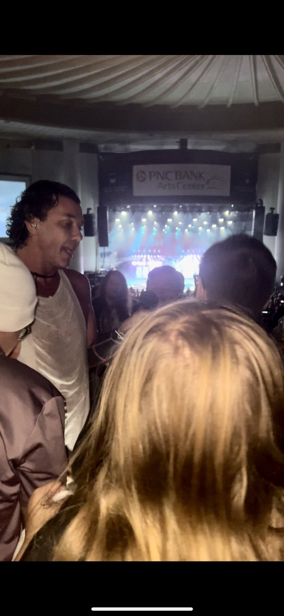 When Gavin Rossdale is 2 ft away from you…🤩😍 <a href="/PNCArtsCenter/">PNC Bank Arts Center</a> #bush #concert #starstruck <a href="/bushofficial/">BUSH</a> most humble to his fans