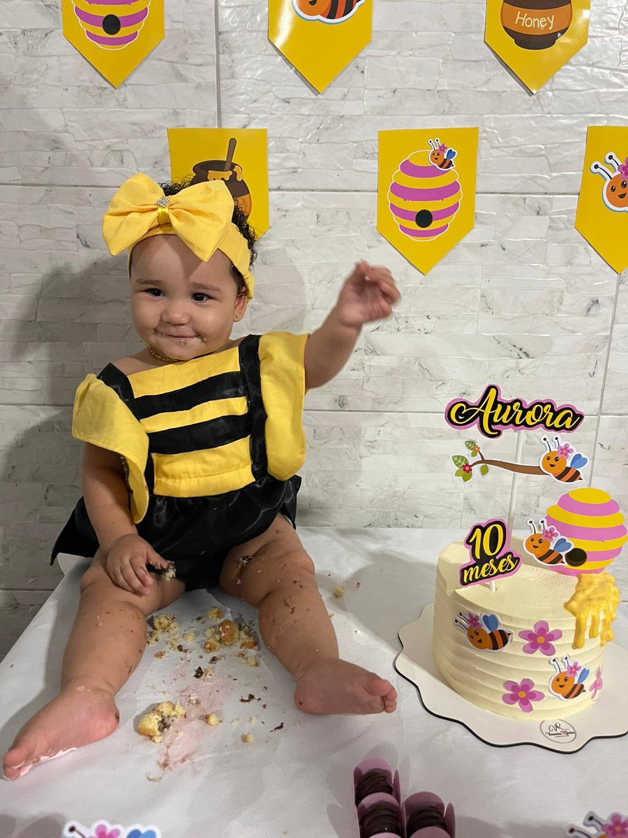 claraaclarita's tweet photo. 10 meses da minha Abelha Rainha 🐝🥳❤️‍🔥🙏🏽 https://t.co/3QYYFzV3np