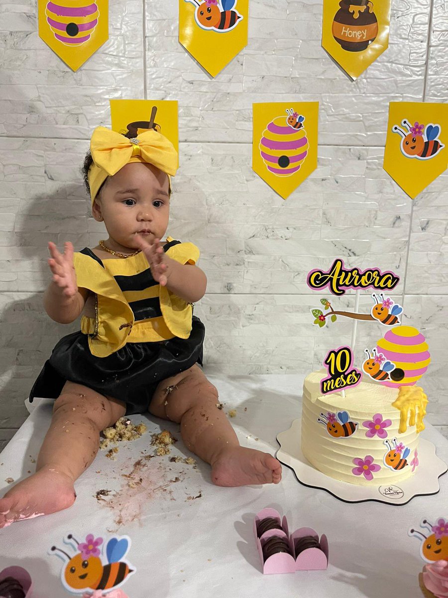 claraaclarita's tweet photo. 10 meses da minha Abelha Rainha 🐝🥳❤️‍🔥🙏🏽 https://t.co/3QYYFzV3np