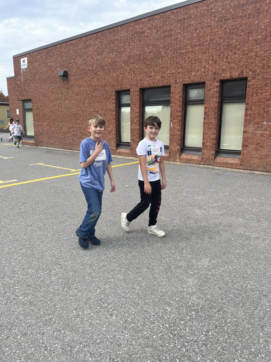 MmeRizzo's tweet photo. We had so much fun during Terry Fox Run! 🏃‍♂️ @PATocsb was able to to go above and beyond our goal! Great job Shamrocks 🍀 https://t.co/45rLOq2mQo