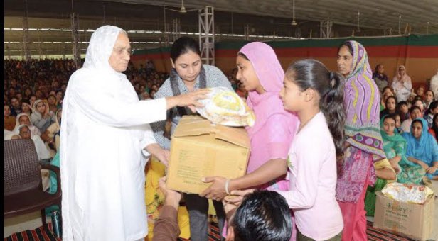 The world’s hunger is getting ridiculous we as society can take initiative to feed those in need . Inspired by Saint Gurmeet Ram Rahim Ji #FeedEveryCreature