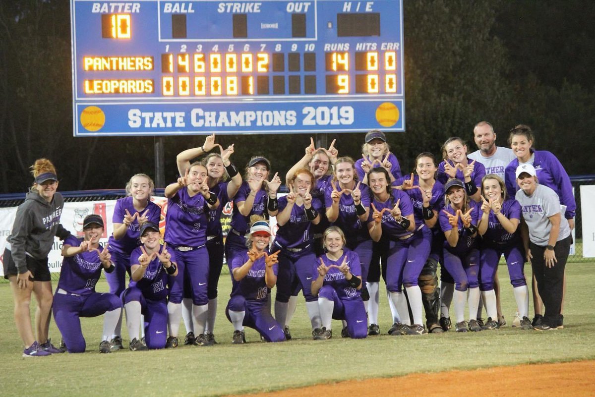 Massey6Jewell's tweet photo. I am so thankful for this softball team and family! #regionchampions #unionunited #uchssoftball @Firecrackers18U https://t.co/i3tHWVA3IN