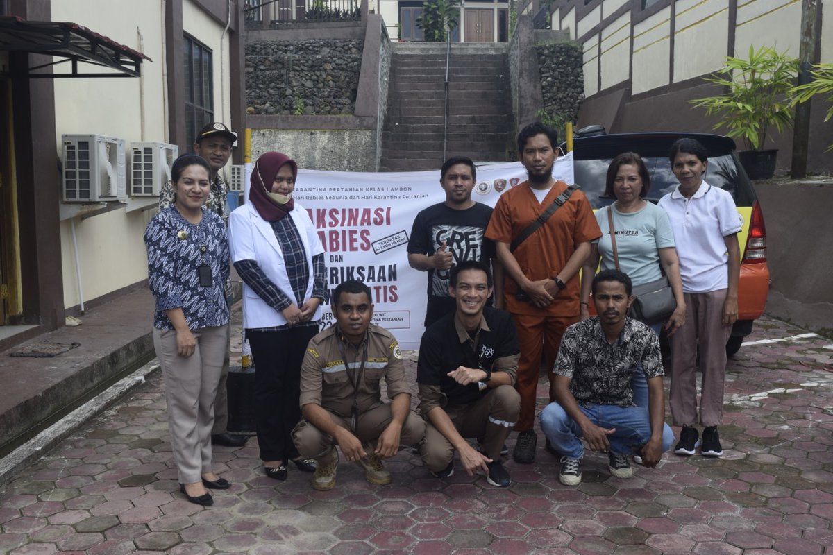 vkarr13's tweet photo. seneng bgt kemarin akhirnya terlaksana kolaborasi vaksinasi rabies #wrd2022 dan Hari Karantina Pertanian

dokter hewan Ambon akhirnya ngumpul buat pengabdian! responnya juga ternyata positif untuk warga sekitar. alhamdulillah #onehealth #zerodeath https://t.co/2LjeKW9tEN
