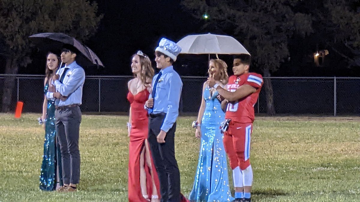 TCXC_Hutch's tweet image. Congrats to Homecoming King Anthony "Big Tony" Clennan and Queen Hannah Crockett.