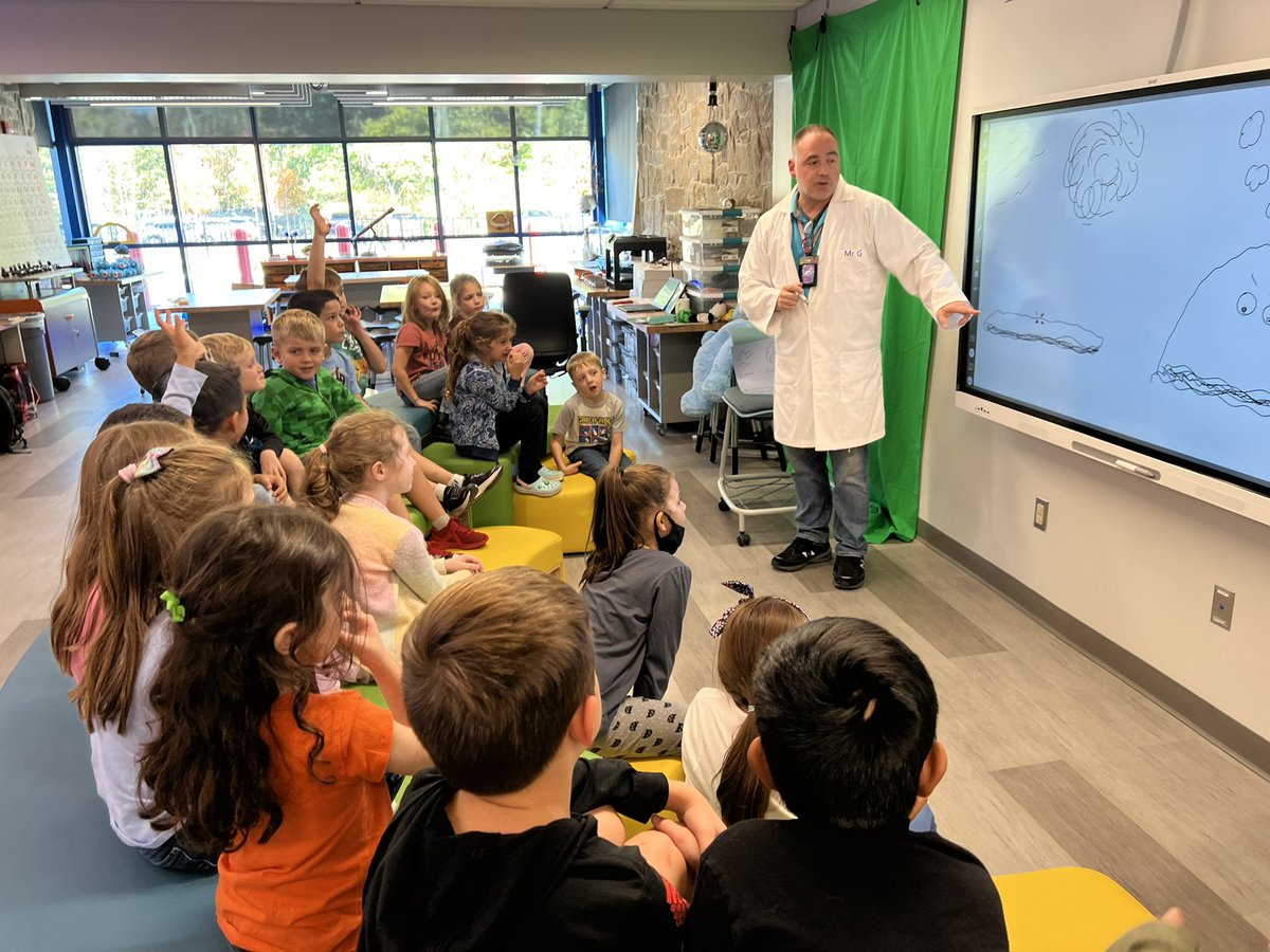 NFPSK5's tweet photo. Lots of great things happening this week! First grade was learning about clouds with Mr. G. Third grade was talking about using friendly numbers to at two digit numbers. #bettertogether #consmhhs https://t.co/Ajvyt6oDql