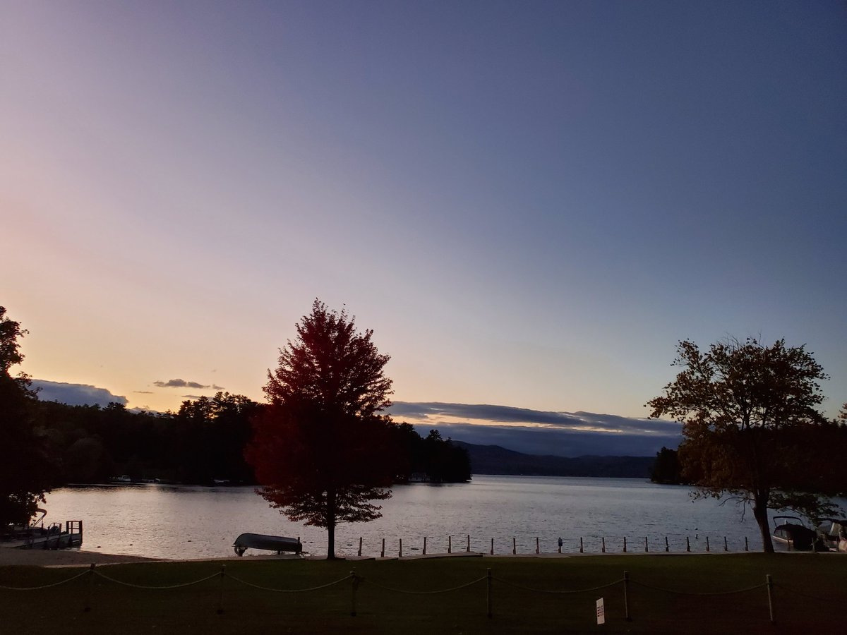 DunhamsBay's tweet photo. What a beautiful fall day to start the holiday weekend in Lake George, NY!

#fall #nylovesfall #iloveny #ispyny #roamtheempire #upstateny #upstatenewyork #adk #adirondacks #adklife #warrencounty #warrencountyny #lakegeorge #lakegeorge365 #lakelife #mylgarea https://t.co/lfU1lfZdMv