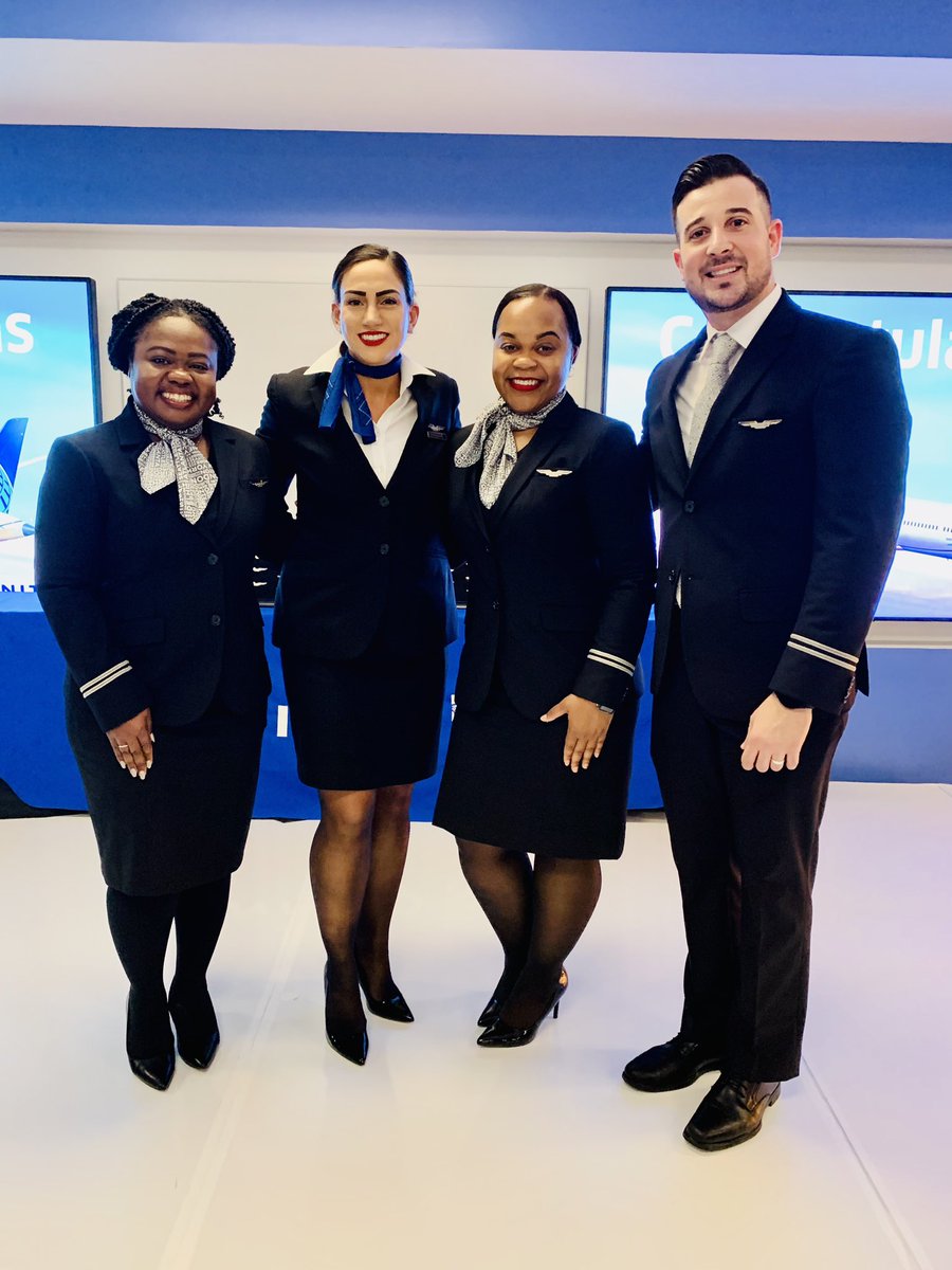 Congratulations Joanna, Anne and David on your @united graduation today! I’m so proud of you and honored to have pinned your wings💙✈️ @StacyC_United @Jo_AV8R @Flyin_Koz @coach_sally @Tobyatunited @jslate78