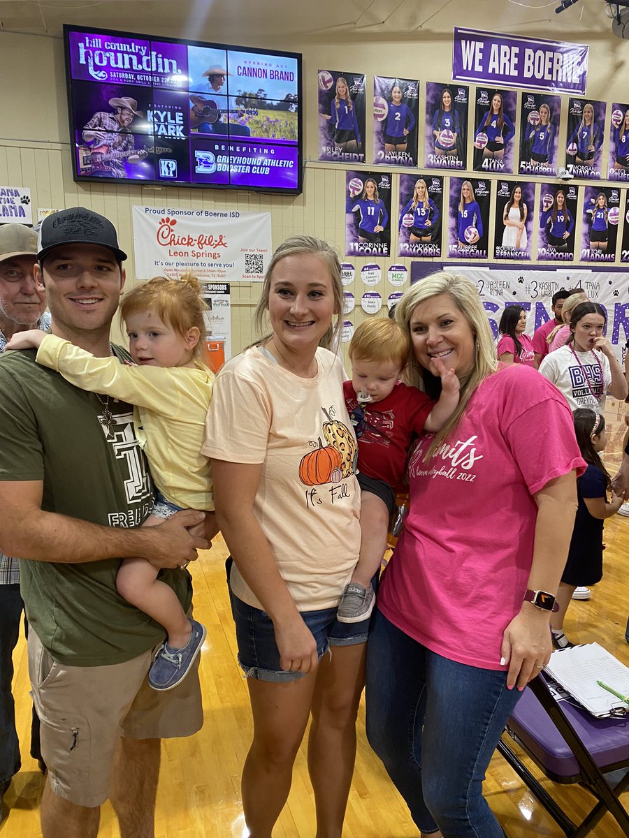 Former players supporting the hounds!! Love all of this! Shout out to McKenna Mangiafico , McKenna Mann, Hope Avery, and Addison Amick!😍