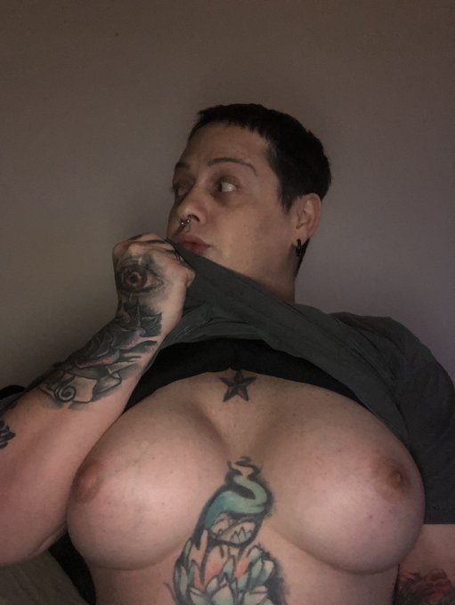 Bruh why you looking at my titts 😂 https://t.co/zt5SzxtKlJ<a href="/tag/mvsales"class="tags"><span>#mvsales</span></a><a href="/tag/mvtrans"class="tags"><span>#mvtrans</span></a>