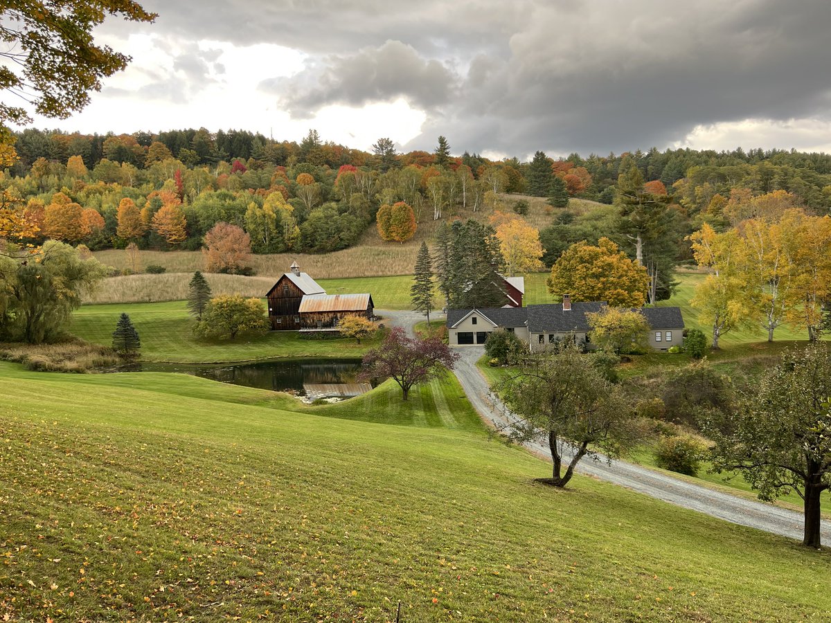 Brookliner01's tweet photo. @FoliageReport Fall colors nearing peak in Vermont https://t.co/gX3RZtx34t