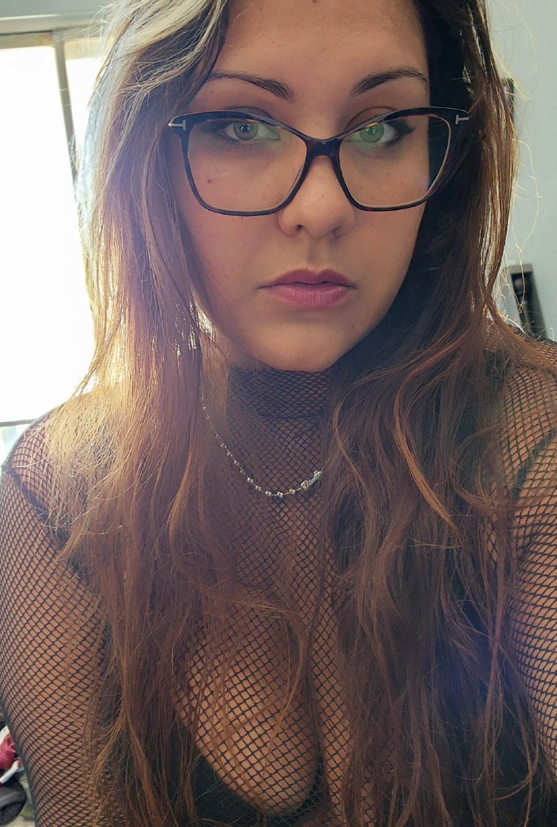 realzombiekatt's tweet photo. ππππ
https://t.co/pou8dFQTAu
#gothgirl #girlswithglasses #emochicks #bbw #fishnets #of https://t.co/CKGj3aShih