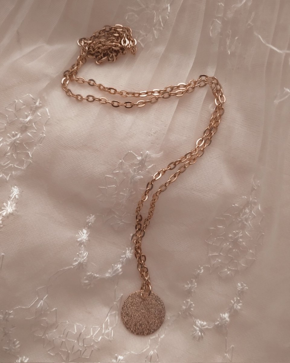 bepino__'s tweet photo. Coming this weekend... Gold dust coin necklace. 
#lilahandjolie #jewelry #jewellery #smallbusiness https://t.co/Fv57ajaFzf