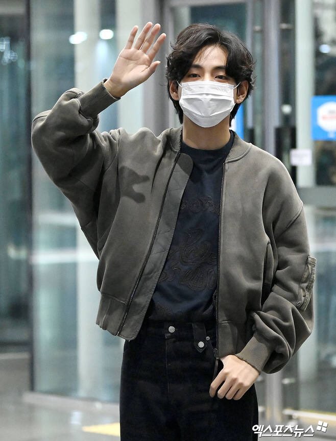 📢 FanPlus Giveaway for Kim Taehyung

🎟️ 20,000 Votes 

→ 500 Retweets and 500 likes
→ Must follow me to be counted 

#V #KimTaehyung #bts #BTSV #ARMY