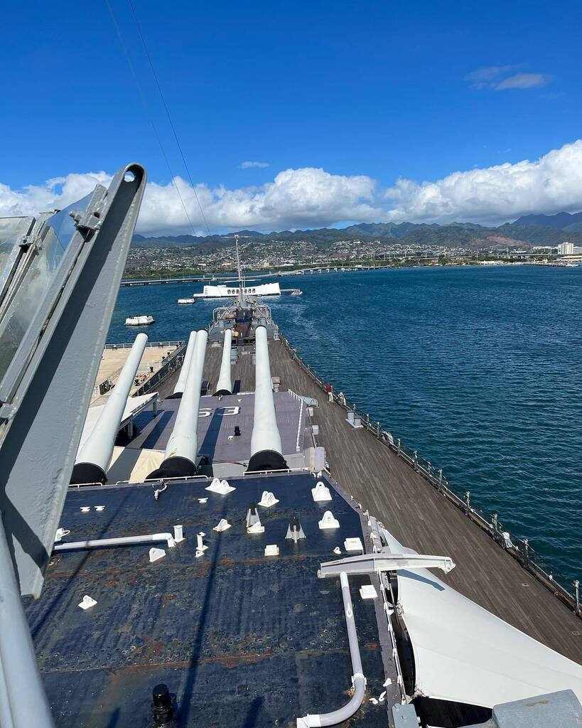 An very honorable, powerful and yet solemn view. USS Missouri watches over the remains of Arizona so that those interred within Arizona's hull may rest in peace. instagr.am/p/Cjbzu79th6R/