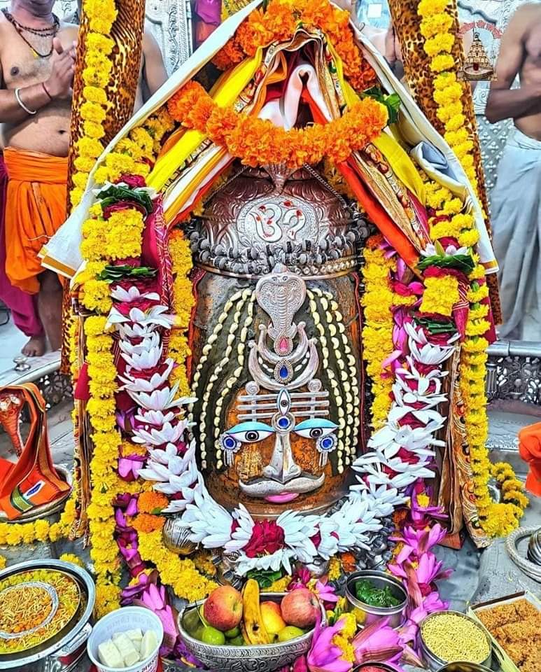 rahulsharmakpp's tweet image. 🙏🌹 *जय श्री महाकाल*🌹🙏
*श्री महाकालेश्वर ज्योतिर्लिंग का आज का भस्म आरती शृंगार दर्शन*
🔱 *08/10/ 2022 (शनिवार )*🔱