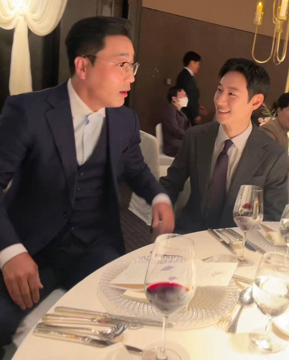 #LeeJeHoon with actor #HaDoKwon at Namgoong Min’s wedding last night 📸