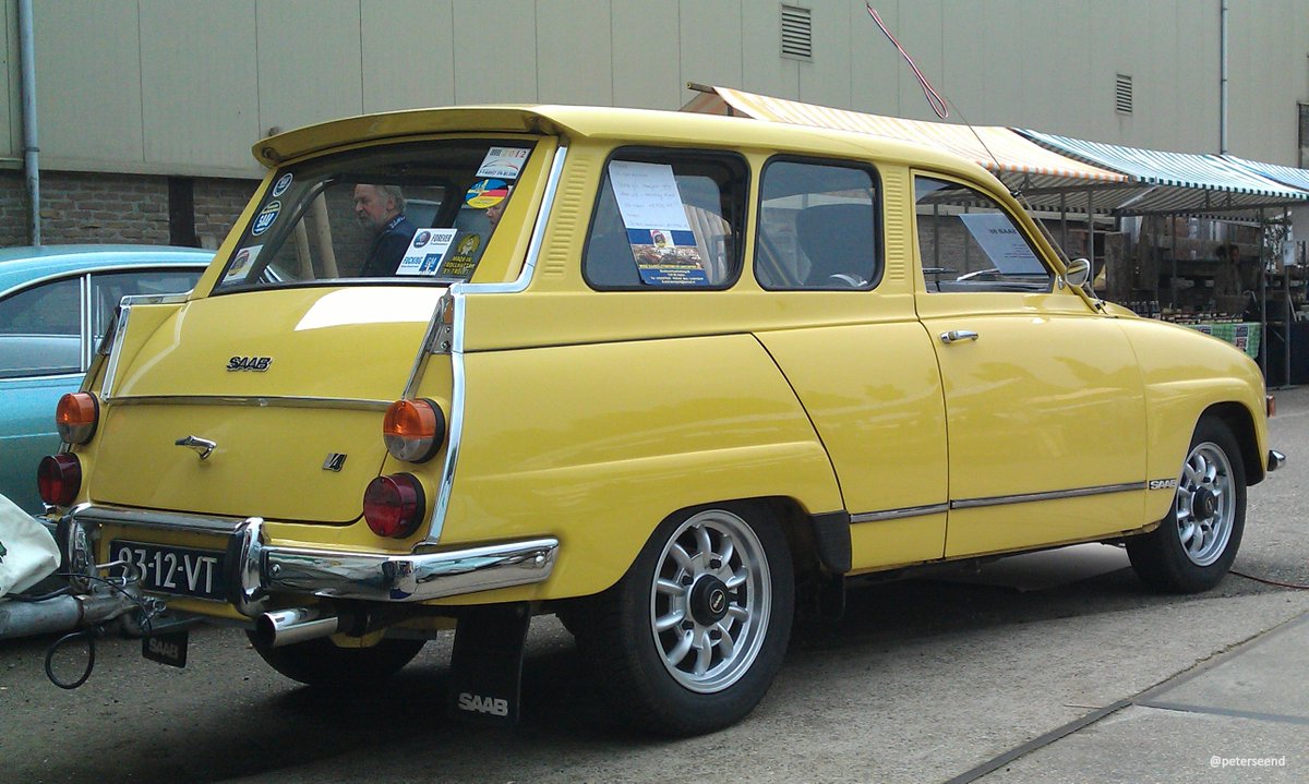 Eiland van Maurik 2013. Saab 95V4. Mijn broer had er een begin tachtiger jaren. Een groene!  Het geluid van de V4 Ford motor was niet zo mooi als dat van de oude tweetakt maar toch heel herkenbaar. Met 3e zitrij!   
#saab95 @Piebe  #citroeniddsclubnederland