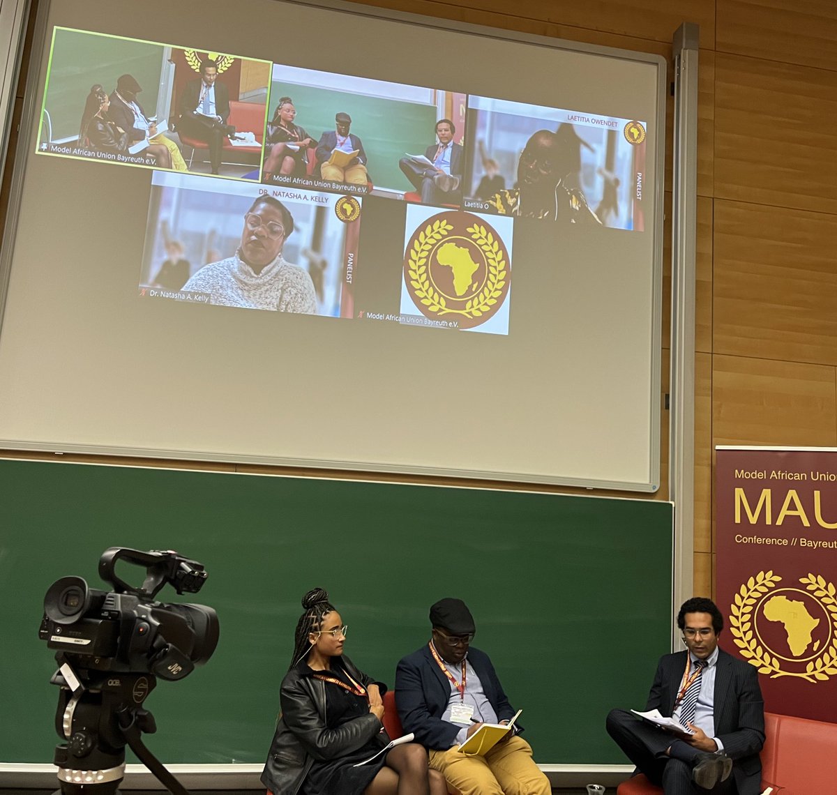 MAUBayreuth's tweet photo. #AboutLastNight
Thank you so much to our fantastic panelists, @natashaakelly, Dr. Asaf Augusto from @unibt, Laetitia Owendet (@molongwi ), Raphaëlle Efoui-Delplanque and our Moderator Pedro Ivo Affonso Franco for the great discussion! #BAYMAU22 https://t.co/fRd7UlW8F7
