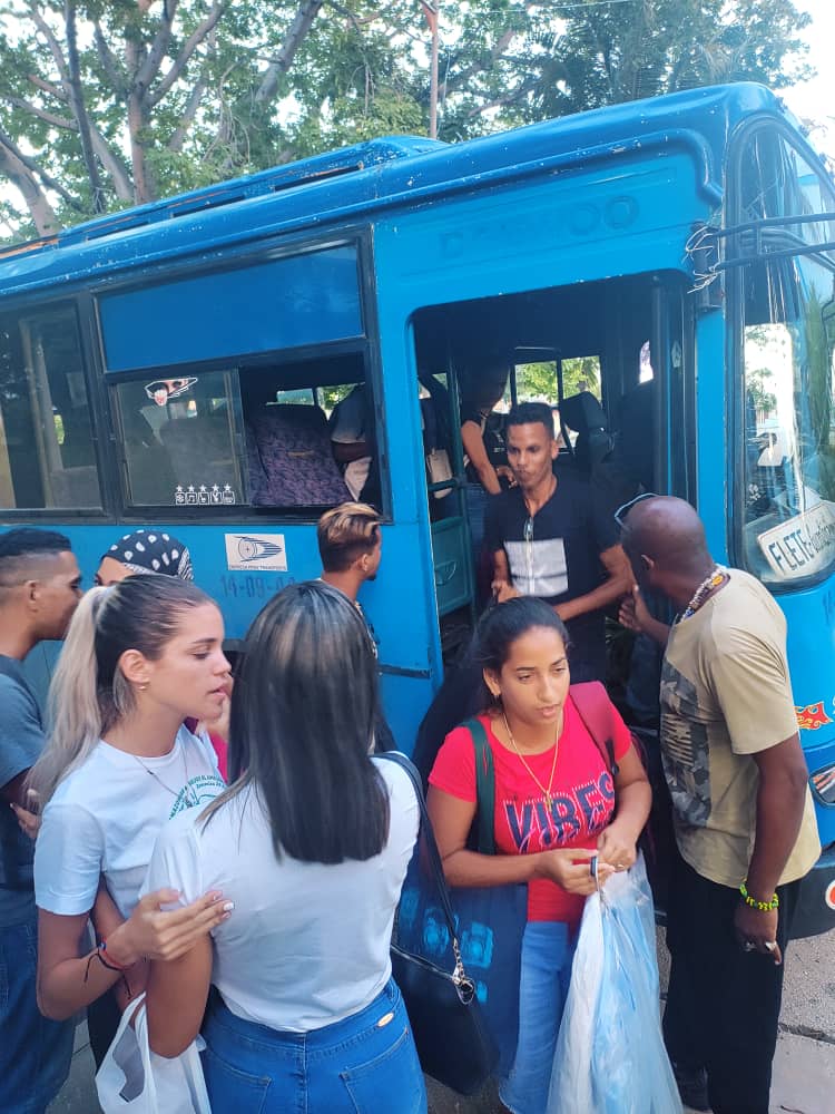 ucm_feugtmo's tweet photo. Día 1⃣ del #10CongresoFEU🙌🏻🤩

Así iniciamos esta cita... recibiendo a los muchachos de la primada de Cuba 🍫🗿y acreditando a nuestros delegados✍️... esto solo es el comienzo de un eventazo‼️

#RevolucionandoLaFEU
#CentenarioFEU
#SomosFEU https://t.co/Vf2Vj9b3EE