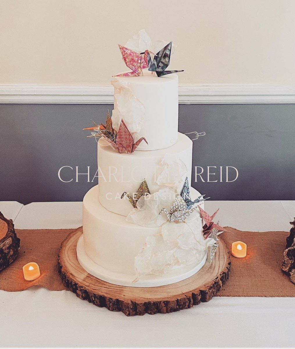 How cute are the rice paper clouds and origami birds 🕊️ on this beautiful wedding cake by Charlotte Reid Cake Design 🍰 

✨ For more details about this wedding supplier, check them out on Married In Kent, link below 👇 
🔗 marriedinkent.co.uk/wedding_suppli…

#kentwedding #kentweddings
