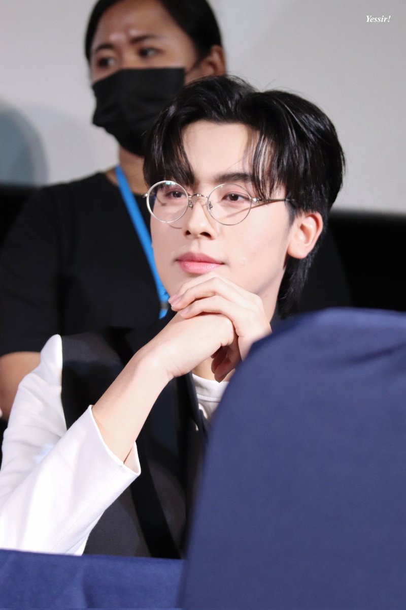 BEUSLUVBUSIS12's tweet image. คุณชายหมอแห่งวังพ้อกสีเทพ 👨🏻‍⚕️👑
#PROXIE_The1stFansign​ #PROXIEGorn​ #PROXIEth