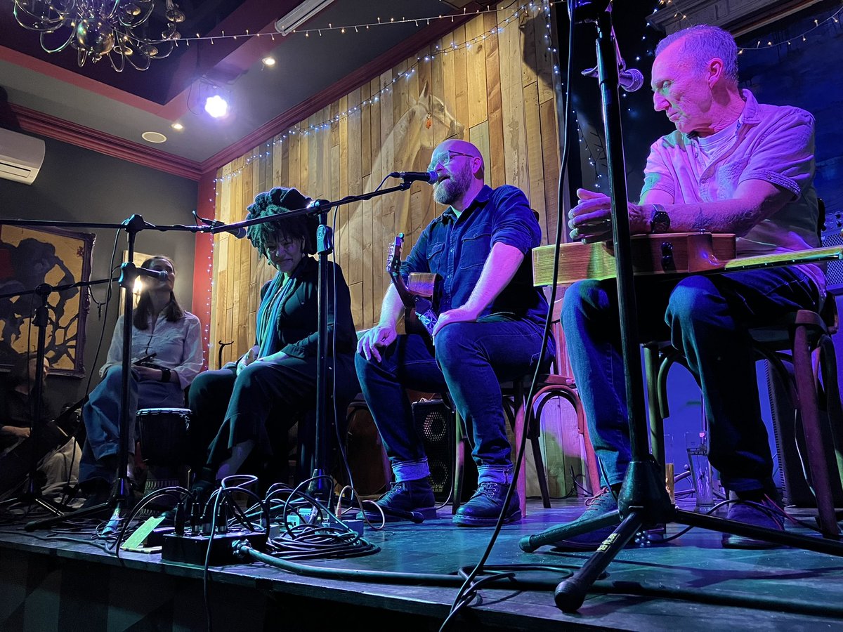 FstoneSongWFest's tweet photo. SONGWRITERS IN THE ROUND
Happened last night! @RachelSermanni #Maiuko @findlaynapier #JackPound with #festival curator @folkestsongfest 
A beautiful night of #livemusic #song #chat in the delicious space of @eleto_choc_cafe 
Thankyou #FOLKESTONE 🙏🏻 https://t.co/pzQ2CqEHEh