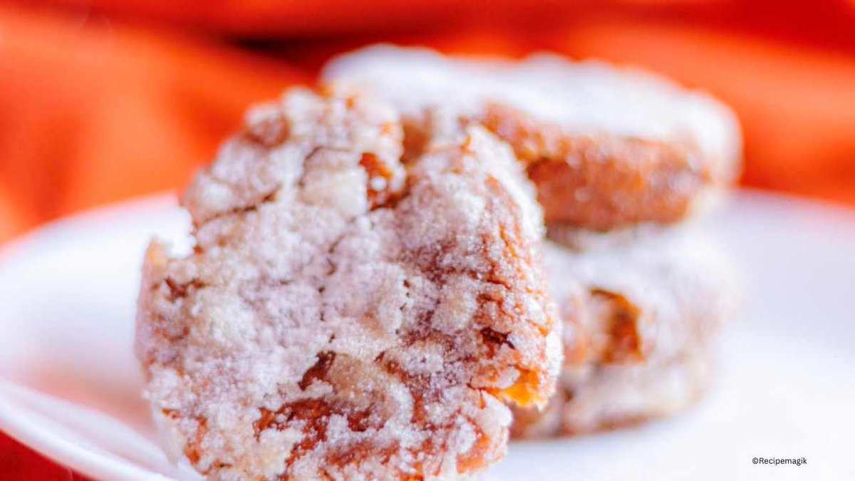 Easy Pumpkin Crinkle Cookies with Cake Mix - RecipeMagik recipemagik.com/pumpkin-crinkl…